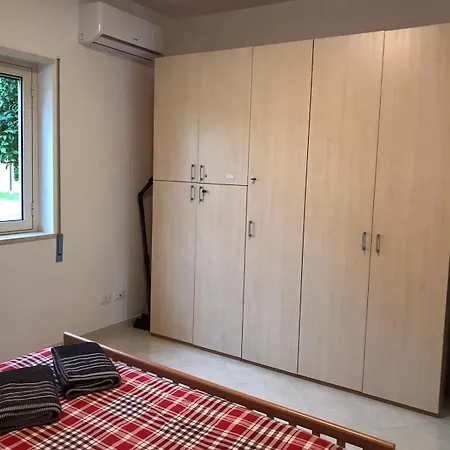 Club One Bed 81g 公寓 皮佐